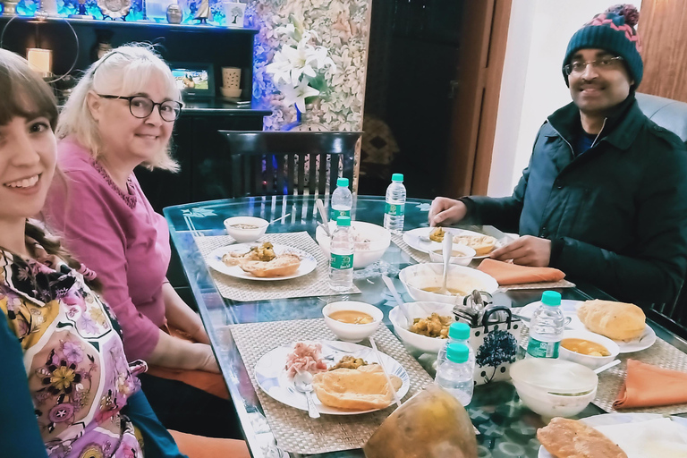 Kook Indiaas eten met lokale familie in hun traditionele huisOntbijt, lunch of diner volgens de door u gekozen tijd