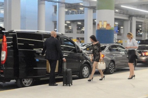 Prywatny transfer z lotniska w Stambule z spotkaniem i powitaniemZ lotniska Sabiha Gokcen do hoteli w części europejskiej
