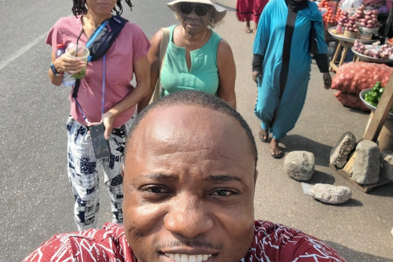 Accra: Ghana-Stofftour und Batik-Krawatten und FärbenAccra -Ghana:Halbtagestour mit Führung durch den Stoff Ghanas