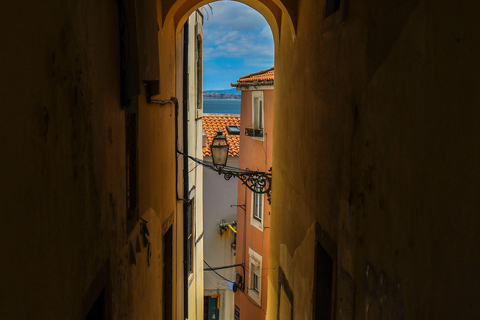 Visit of Lisbon in French. Small group (10 max)! Follow me! Visite Goupe privée de Lisbonne!