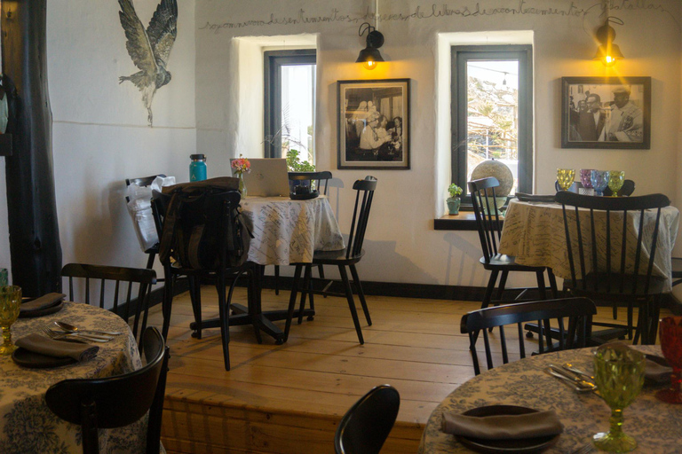 Santiago : Parc du Tricao, Isla Negra et maison de Pablo NerudaLieu de rendez-vous Plaza de Armas