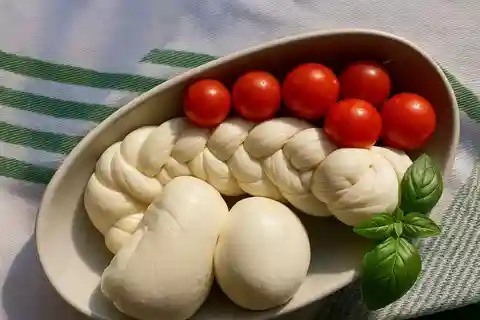 Hamburg: Mozzarella course with accompanying wines (Alte Schmiede Ottensen)
