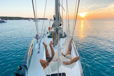 Palma: Private Half-Day Sailing Trip with Tapas & Drinks Shared sailing boat Tour - Snacks and soft drinks included