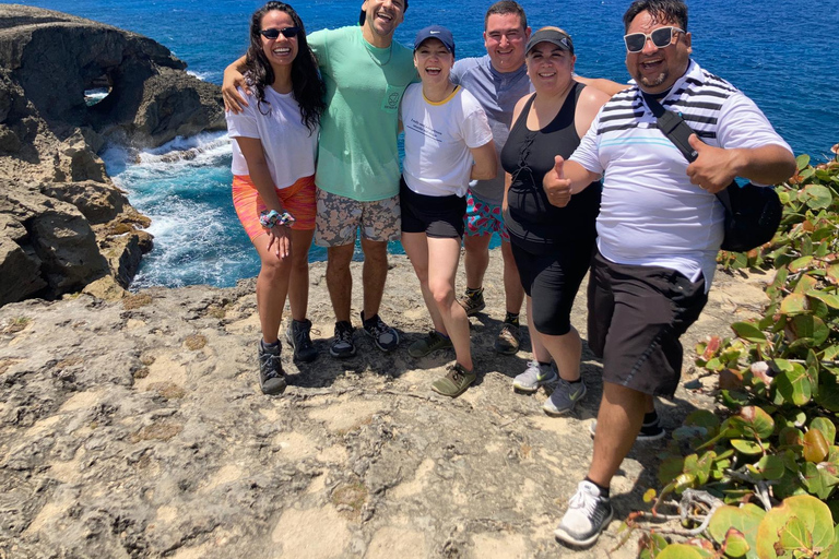 Von San Juan aus: Taino-Höhle, Strandbad und Essen probieren