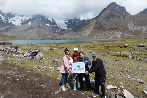 Cusco: Hike to the 7 Ausangate Lagoons Full Day VIP - Guided in Portuguese Cusco: Ausangate 7 Lagoons Full Day VIP Hike - Guided in Portuguese