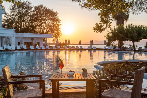 Athènes : excursion d&#039;une journée en bateau avec baignade et piscine thermaleAthènes : excursion d&#039;une journée en bateau vers les îles avec baignade