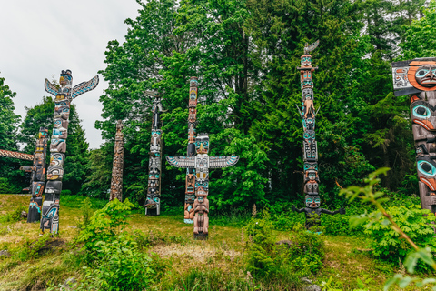 Sightseeing i Vancouver och Capilano Suspension Bridge: HalvdagJulrundtur: Ljusen i Capilano Canyon