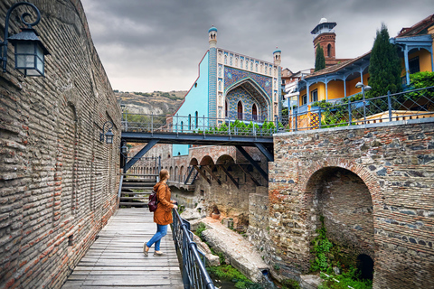 Tbilisi: Excursão a pé pelos principais destaques com comida e vinho