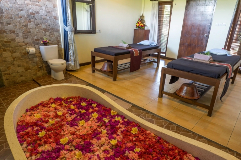 Bali : Ubud Massage balinais relaxant de 2 heures Bain de fleursBali 2 Heures Spa Massage Balinais Bain de Fleurs sans Transport