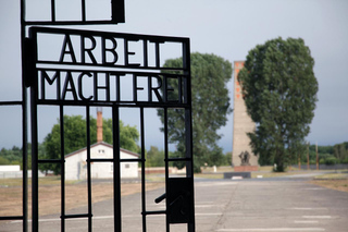 From Berlin: Licensed Sachsenhausen Tour with max. 15 people