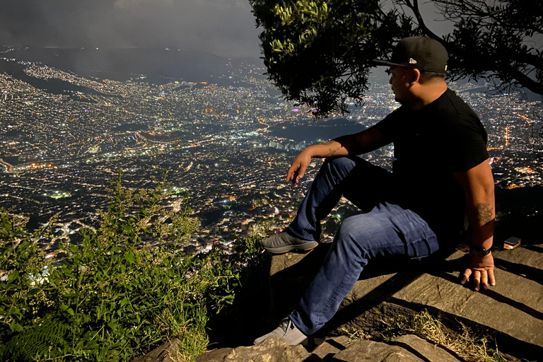 Cristo del Picacho den bästa utsiktsplatsen i Medellín, Medellín i 3D