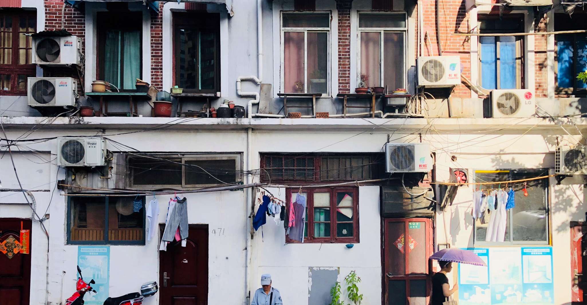 Shanghai Highlights Walking Tour With A Real Local photo 4