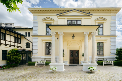 Łódź: Most Remarkable Factory Distric Private Guided Tour Księży Młyn Private Walking Tour (2h)