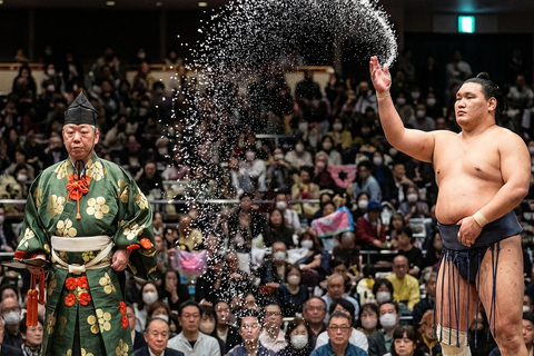 Nagoya: Sumo Tournament with English Commentary