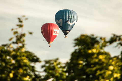 Vilna: vuelo en globo con champán y aperitivosVilnius: Hot Air Balloon Flight with Champagne &amp; Snacks