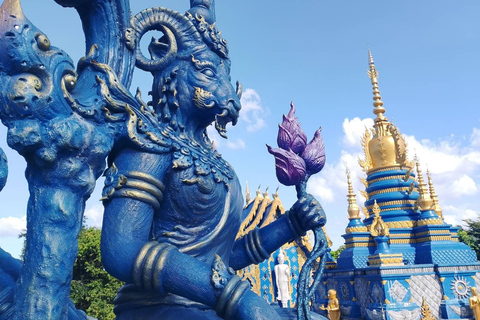 Excursión a los templos rojo, azul y blanco y a las aguas termales desde Chaing MaiTemplos rojos, azules y blancos y viaje a aguas termales desde Chaing Mai