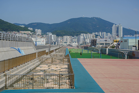 Busan: Power Walk Tour with a Local Mate