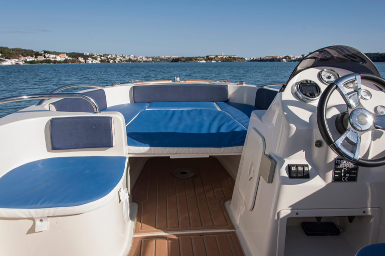 Menorca: Passeio de barco privado com aperitivo e pôr do sol