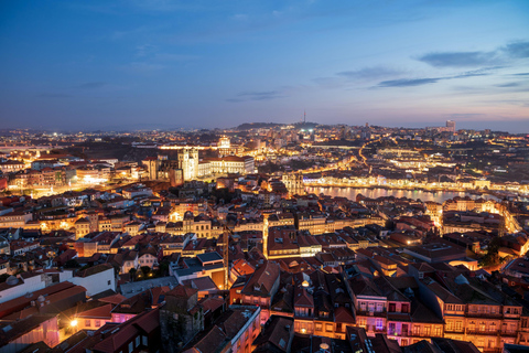 Porto: Jantar com show de fado e tour noturno com tudo incluído