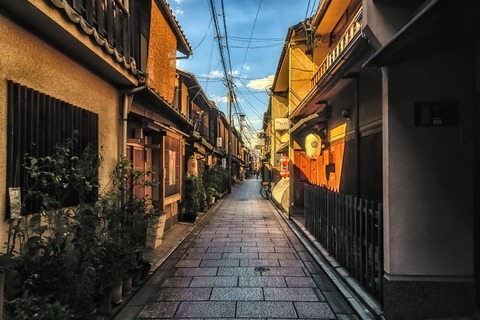 Kyoto: Gion Night Walk of Daily Life & Geisha Culture