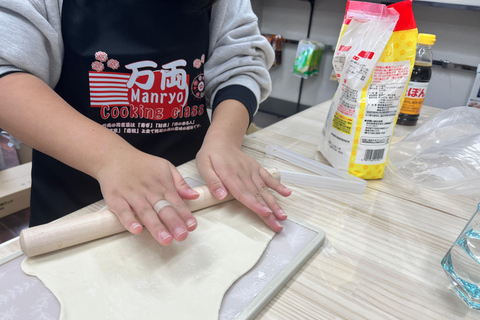 Kyoto: Japanese Udon and Sushi Cooking Class with Tastings