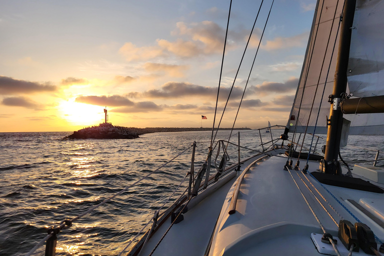 لوس أنجلوس: الإبحار عند غروب الشمس مع الموسيقى