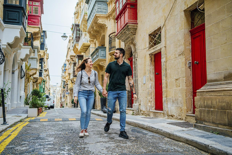 Valletta: Private Photoshoot in Old Town, Harbour & Gardens Standard: 20 photos | 30 mins