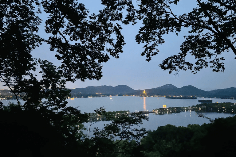 Hangzhou : Private Night Baoshi Mountain Guided Tour