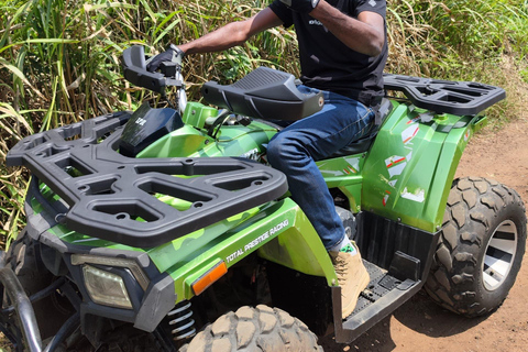 Accra: Tour di un giorno in quad, cascata e giardino botanico