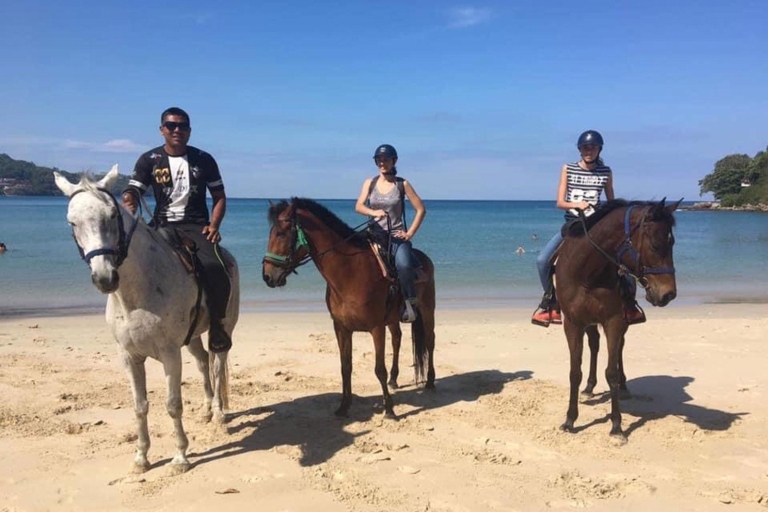 Activité d'équitation sur la plage à Phuket