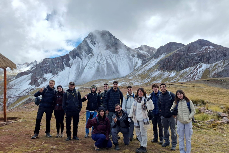 From Cusco: Pallay Poncho Easy Hike with Lunch Pallay Poncho Easy Hiking Adventure—No Crowds (Group Tour)