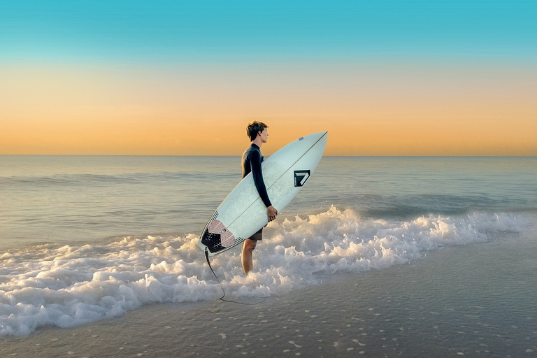 Tel Aviv: Uthyrning av surfbräda eller boogieboard på Beach ClubUthyrning av boogiebrädor