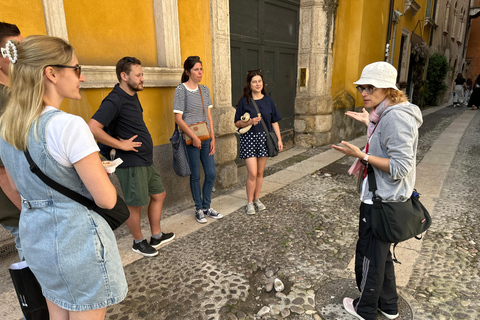 Verona: Guided Small Group Walking Tour of the City of Love