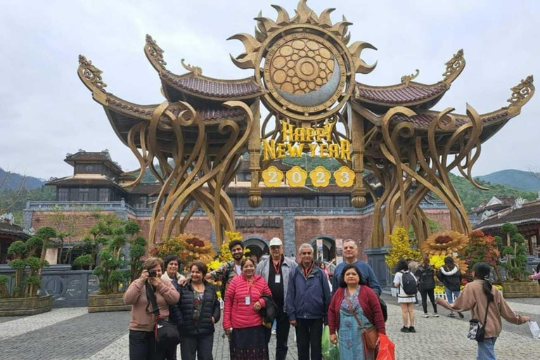 Hoi An Transfer do/z Hue przez Złoty Most i zwiedzaniePrywatny samochód z biletem powrotnym na kolejkę linową i lunch w formie bufetu