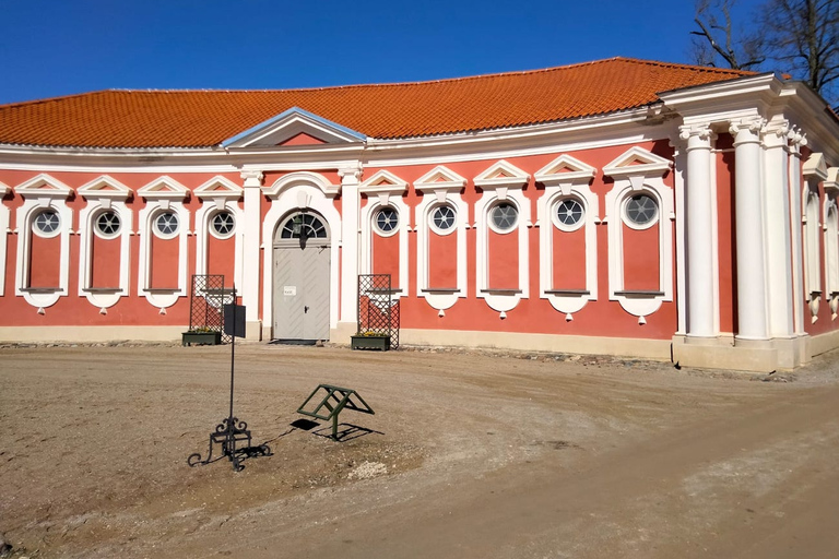 From Riga: Hill of Crosses, Bauska, Rundale Full-Day Trip