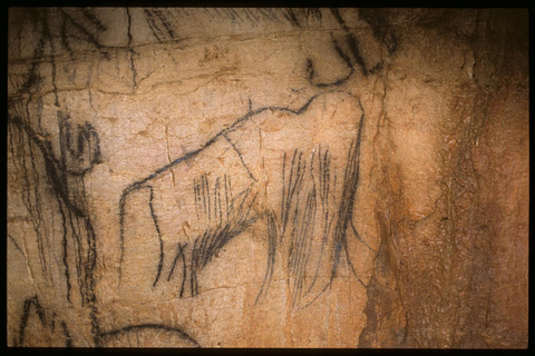 From Cahors: Pech Merle Cave & Saint-Cirq-Lapopie Tour