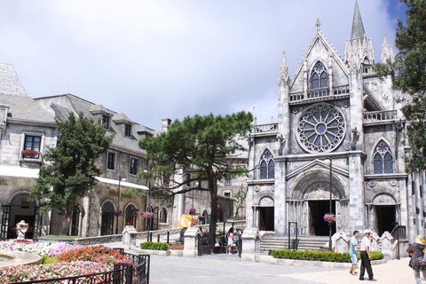 Hoi An: 3 Optionen für die Tagestour zu den Ba Na Hills und der Goldenen BrückeHoi An: Ba Na Hills Goldene Brücke Hin- und Rückfahrt mit dem Shuttlebus