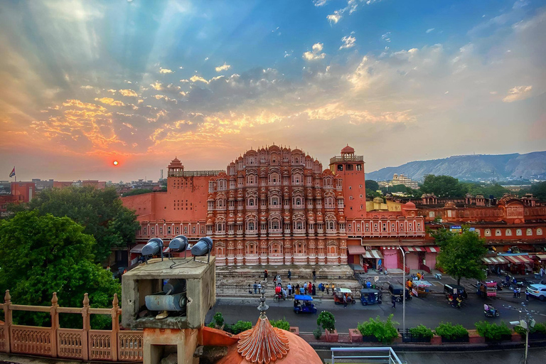 Jaipur: Ontdek de rijke geschiedenis en iconische monumenten van de stadStadsrondleiding zonder gids