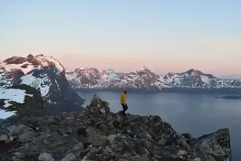 Tromsø: Above the Arctic Summer Night, Midnight Sun Hike