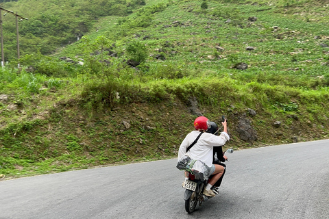 Från Hanoi: 4-dagars Ha Giang Loop Car Tour Plus redigerad video