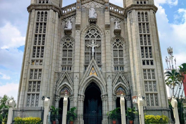 San Salvador Walking Tour:History & Local Food Experience