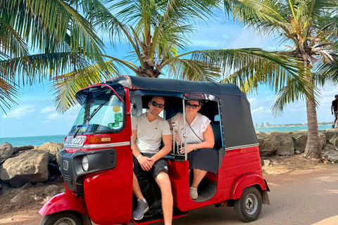 Negombo: Private Tuk-Tuk Tour –Temples, Markets & Local Life