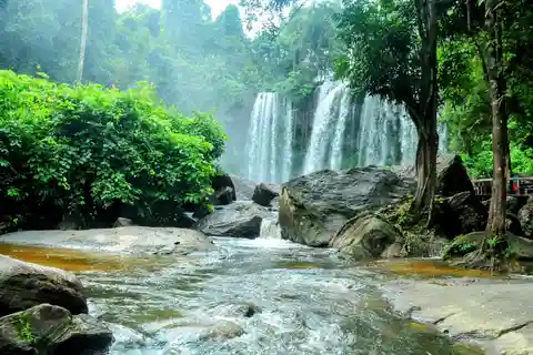 Banteay Srei, Cascata de Kulen e Beng Mealea Tour em pequenos grupos