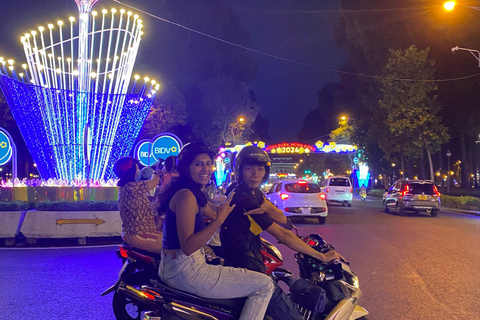 Tour panoramico privato di Saigon in scooter - Tour serale su richiesta