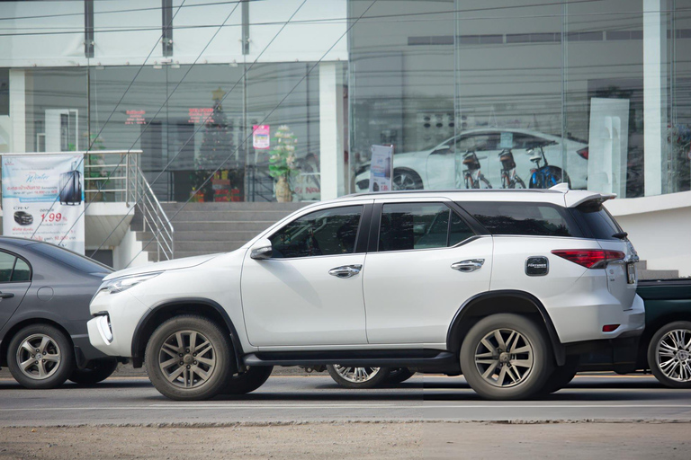 From Delhi: Private Taj Mahal & Agra Luxury Tour by Fortuner Tour with Toyota Fortuner and Tour Guide Only