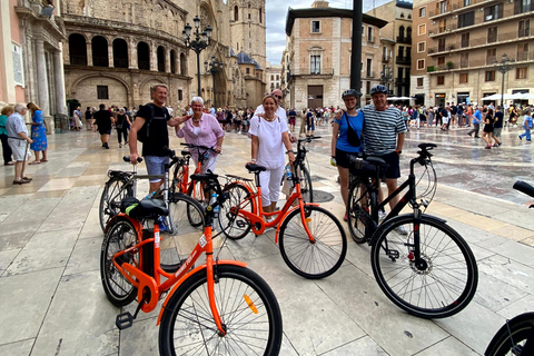 Valência: Passeio de Bicicleta com Guia de Turismo pelo Património Mundial da UnescoTour guiado de grupo em bicicleta eléctrica