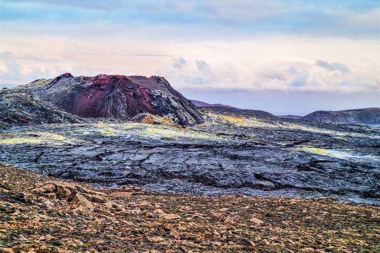 Reykjavík: Half-Day Guided Hike of Fagradalsfjall Volcano Tour with Pickup from Bus Stop 12