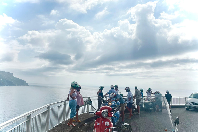 Von Ravello oder Salerno aus: Vespa Amalfiküste Tour mit Zwischenstopps