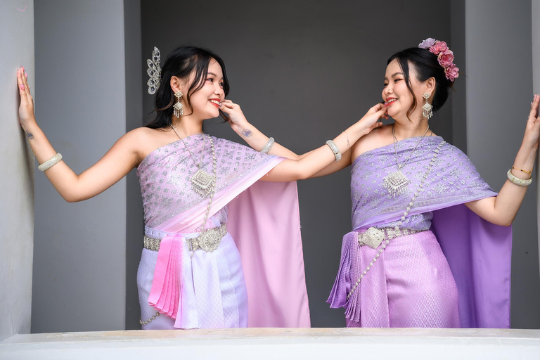 Thai Costume Photographer at Wat Arun/Pho in Bangkok 2 Hours Photography (per person) at Wat Arun + Wat Pho