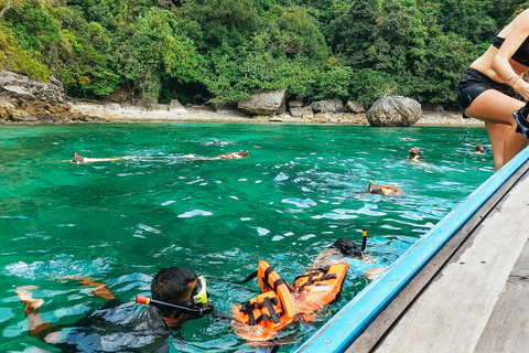 Krabi: Passeio ao pôr do sol nas 7 ilhas com jantar com churrasco e mergulho com snorkelPonto de encontro na praia de Railay